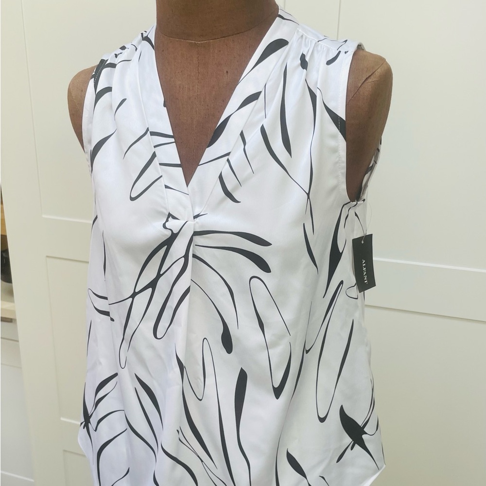 Alfani Sleeveless Shirt Black & White V-Neck, Size XS, NWT